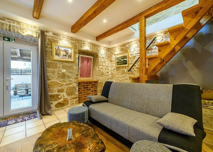 Vakantiehuis House With A Swimming Pool Konjevrate, Krka - 24925